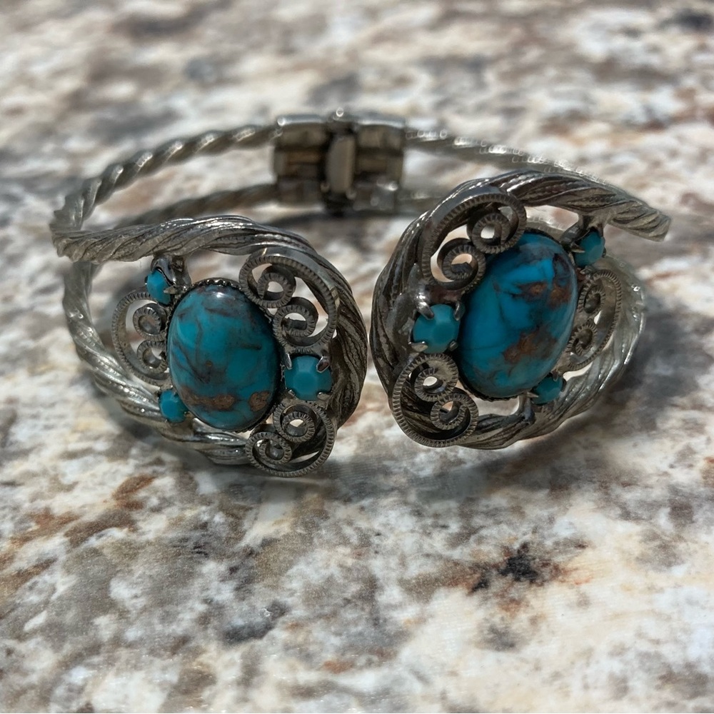 Copper wire and Turquoise Bracelet - Picture 4 of 5